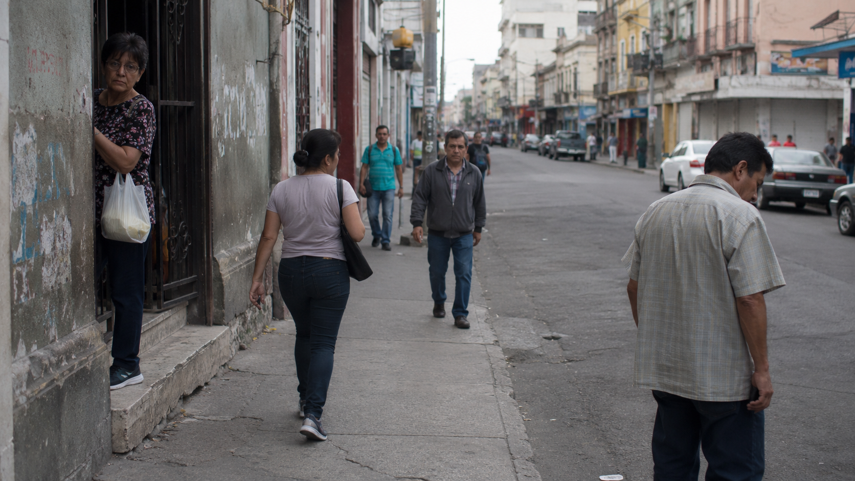 Photo-Realism Calibration for Street Photography: Natural Depth of Field and Authentic Optical Falloff